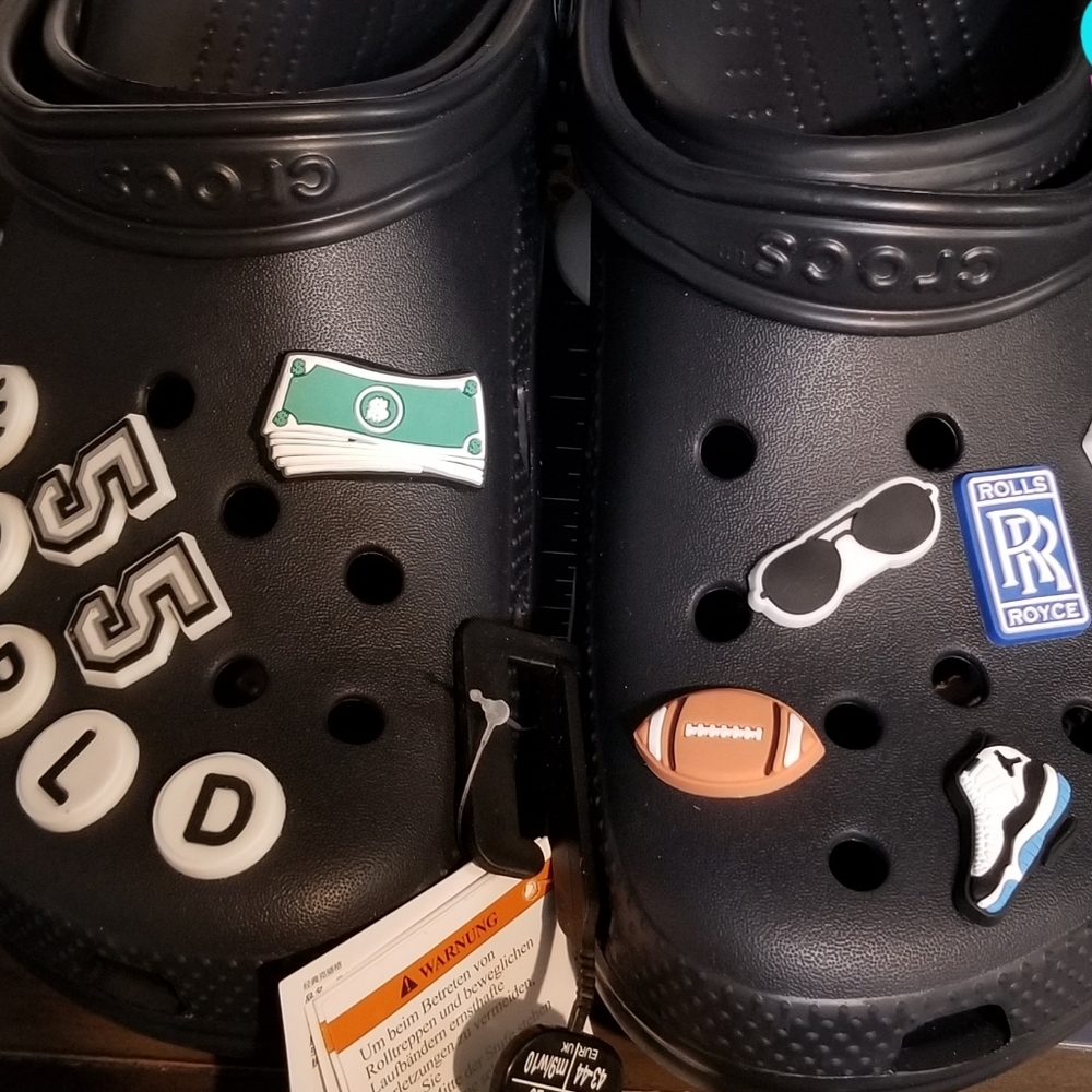 Crocs/Jibbitz - Picture 14 of 16